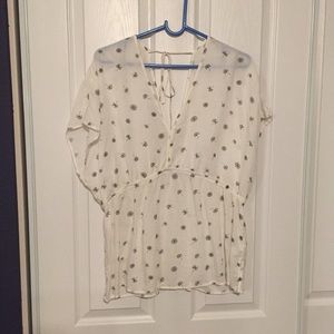 Dandelion patterned top